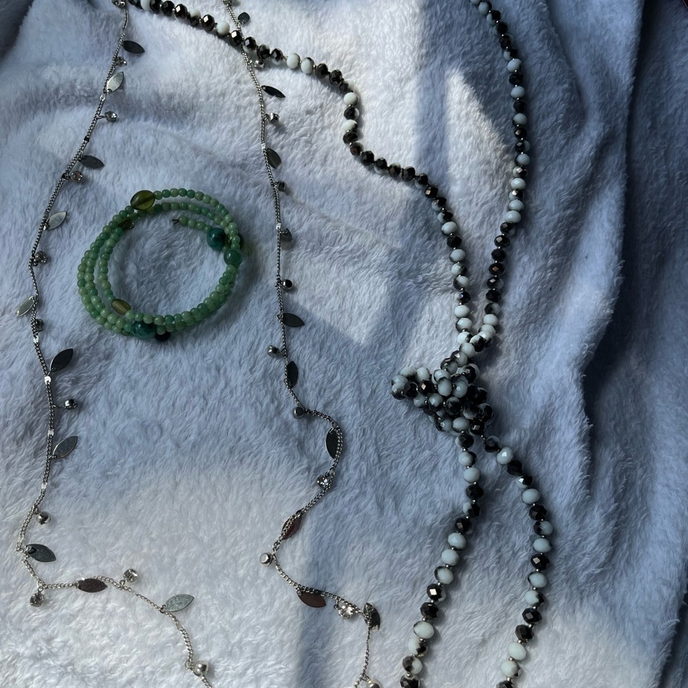 Costume jewelry lot.